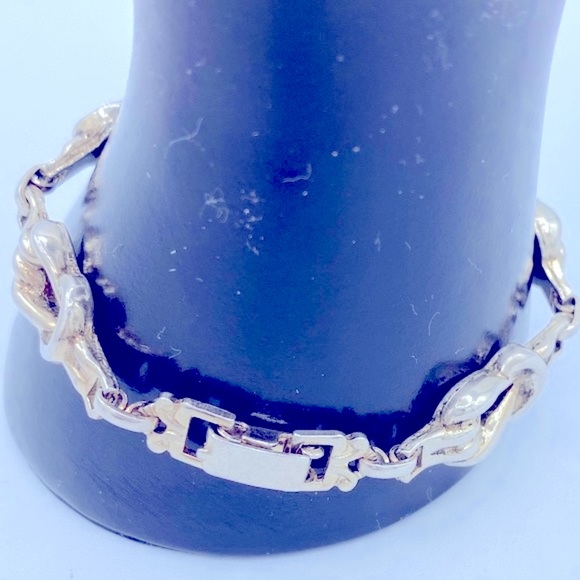 Vintage Barclay Link Bracelet With Interlocking Silver Tone Knots Signed - Picture 9 of 9